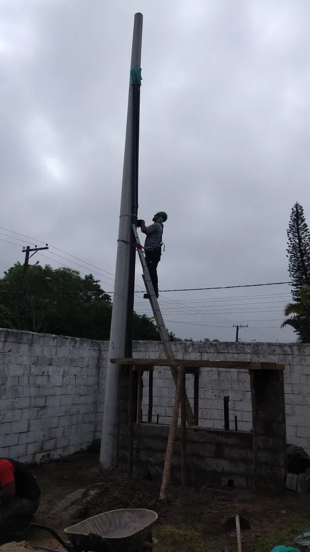 Instalação em poste de média tensão — LS Elétrica
